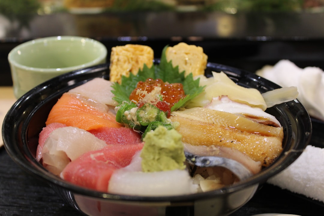 chirashi don, Singapore